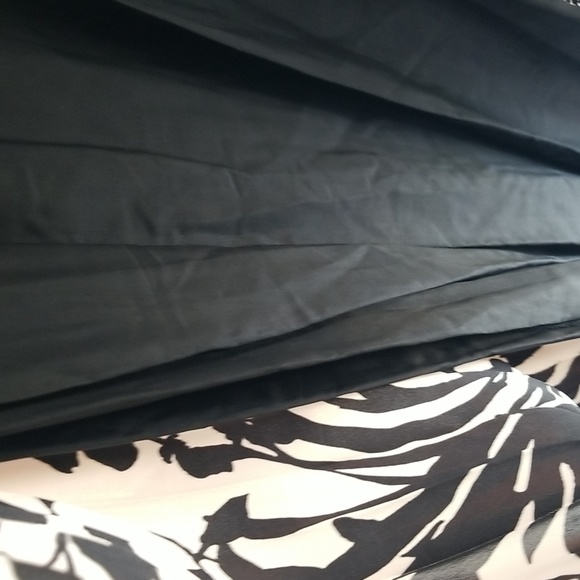 🖤Black🖤 & White Pleated Long Dress - Picture 12 of 14